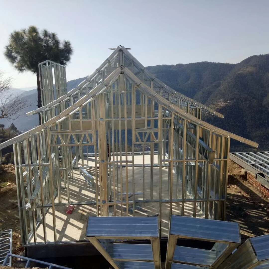 异形屋顶民族民居,用轻钢结构建房案例.