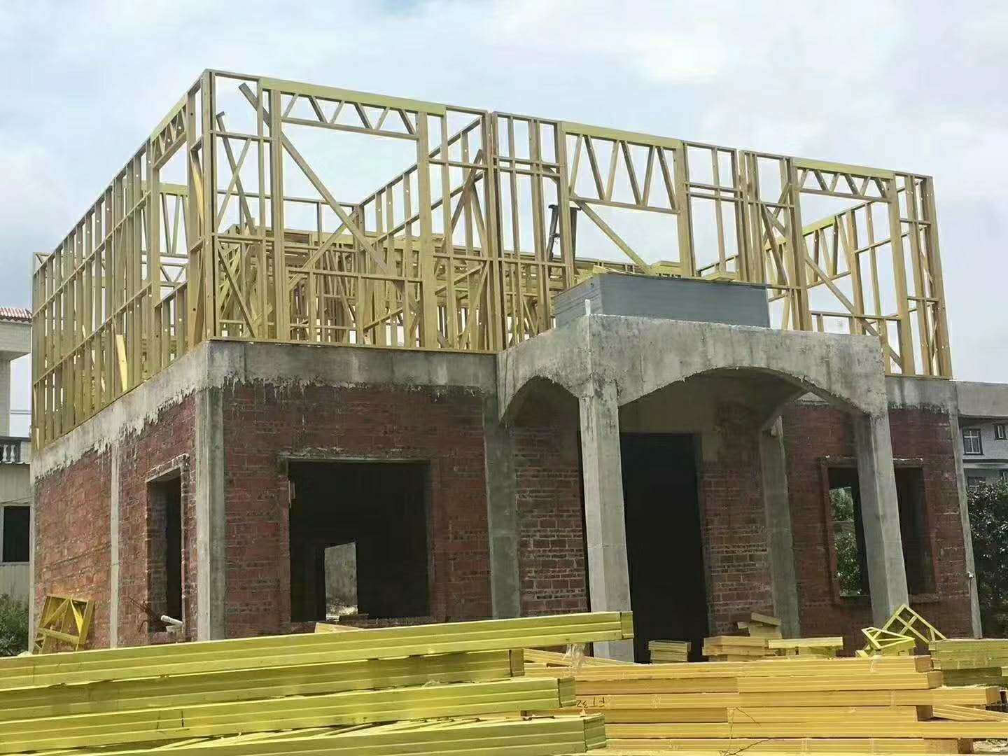 一楼砖混二楼用轻钢能住多久