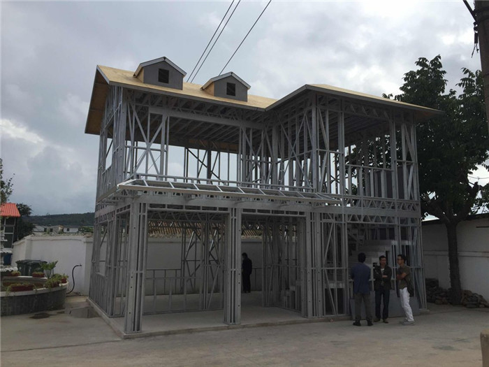 轻钢别墅屋顶安装
